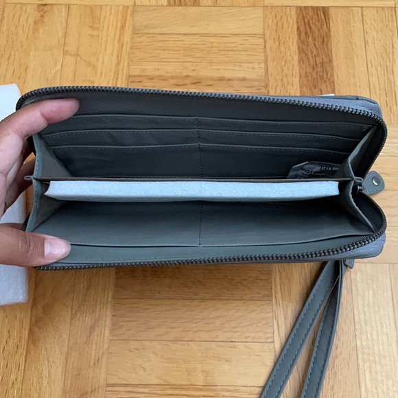 [Bundle 3 for $22] Large wallet wristlet - Picture 2 of 2